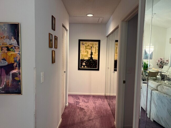 Building Photo - 10399 S Circle Lake Dr