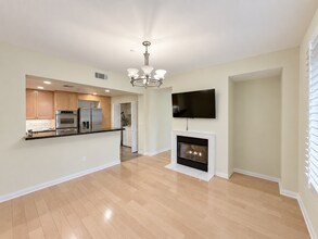 Building Photo - 5625 Crescent Prk W
