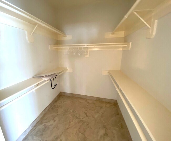 Building Photo - 3806 Shady Harbor Dr