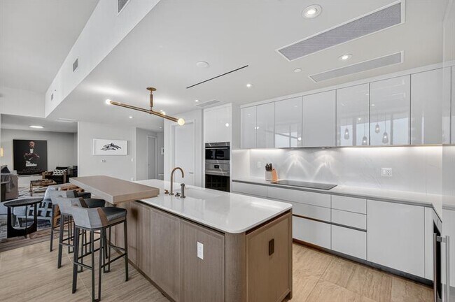 Building Photo - 525 N Fort Lauderdale Beach Blvd