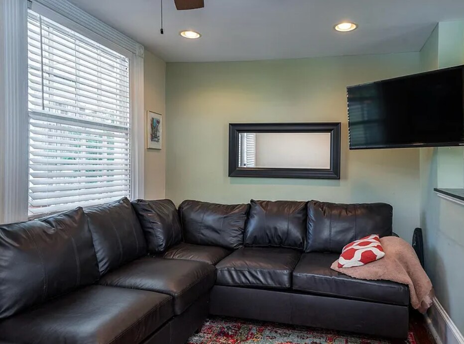 Building Photo - 33 Pitt St