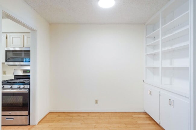 Building Photo - 1240 Barton Hills Dr