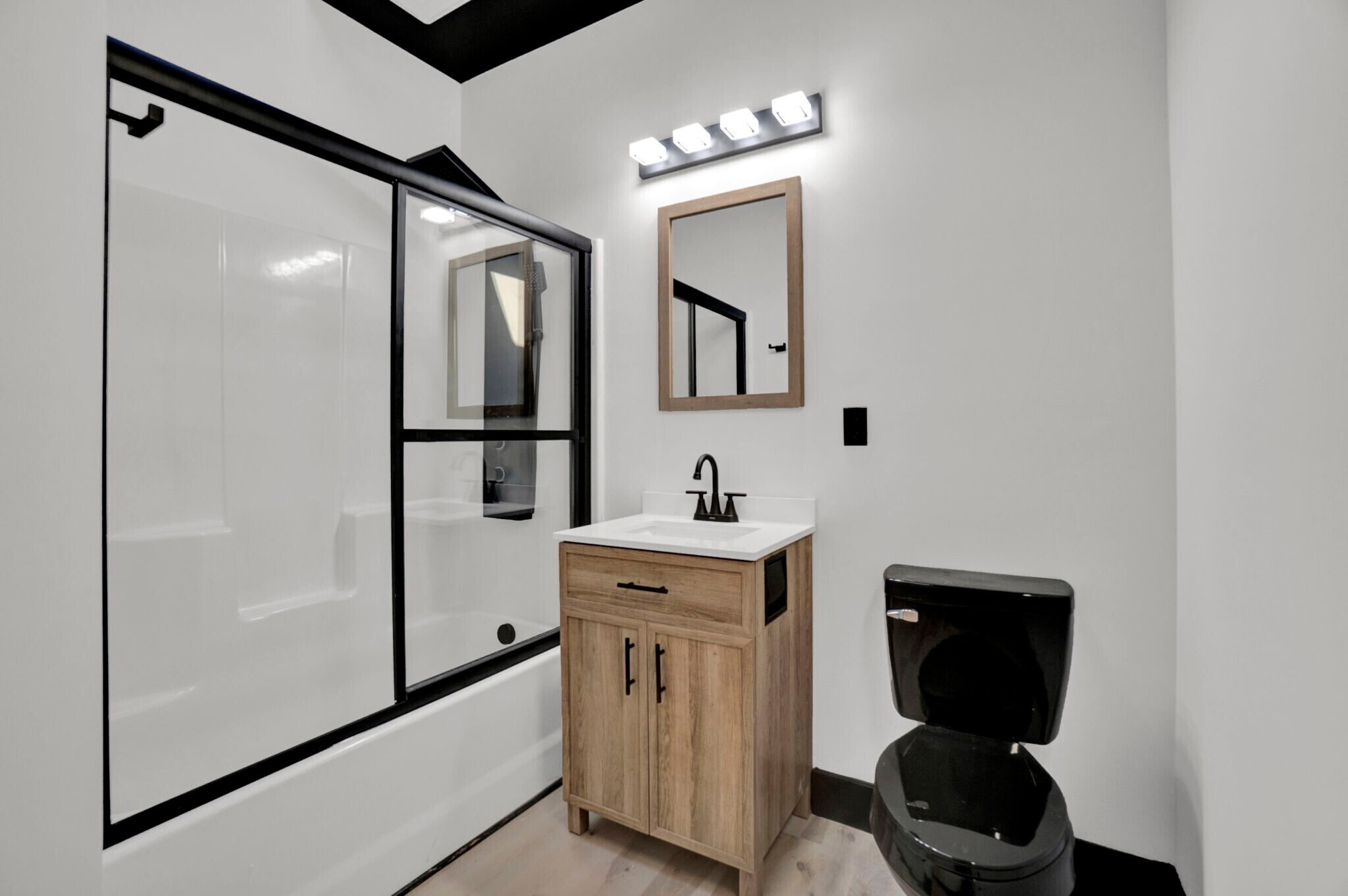Building Photo - Room in House on Pursley St