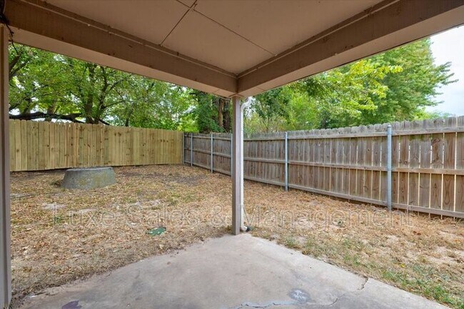 Building Photo - 1707 N Gleason Ave