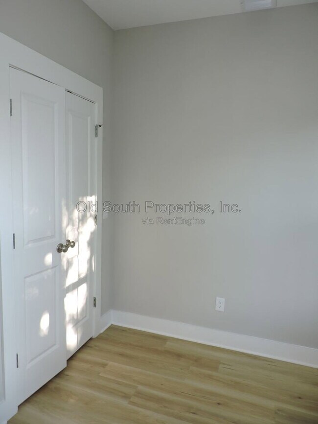 Building Photo - 706 N F St