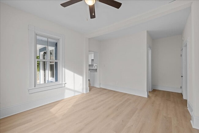 Building Photo - 258 Douglas Ave