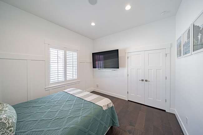 Building Photo - 949 Greenwillow Ln