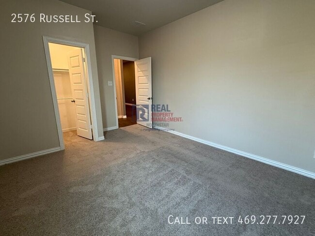 Building Photo - 2576 Russell St