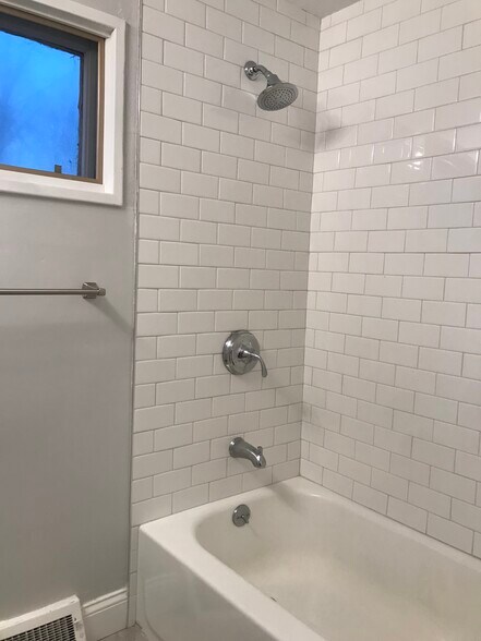 Building Photo - 15 Montvale Ave