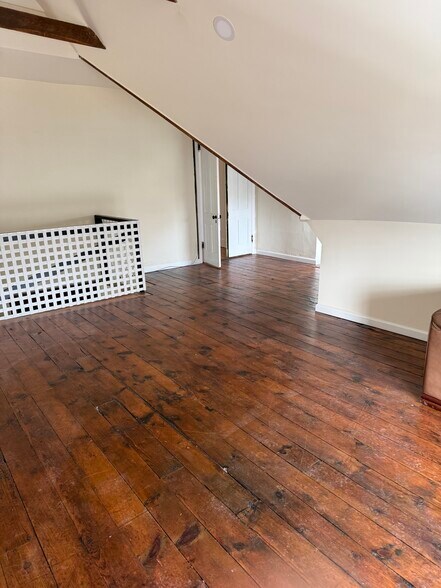 Building Photo - 111 Sycamore Ave