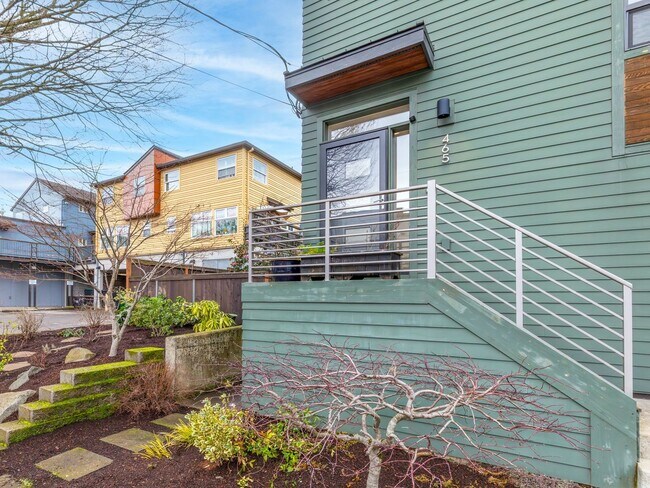 Building Photo - Stunning, Modern 4 bed home with attached ADU in King Neighborhood - AVAILABLE NOW!!