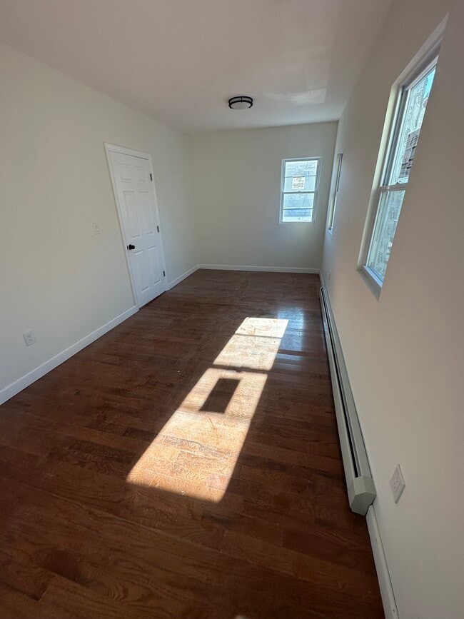 Building Photo - 2-27R-27 Beach 99th St