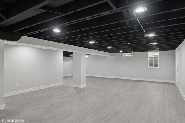 Building Photo - 5136 Coyle Ave