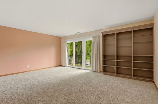 Building Photo - 2 Bedroom, 1.5 Bath Condo for Rent!