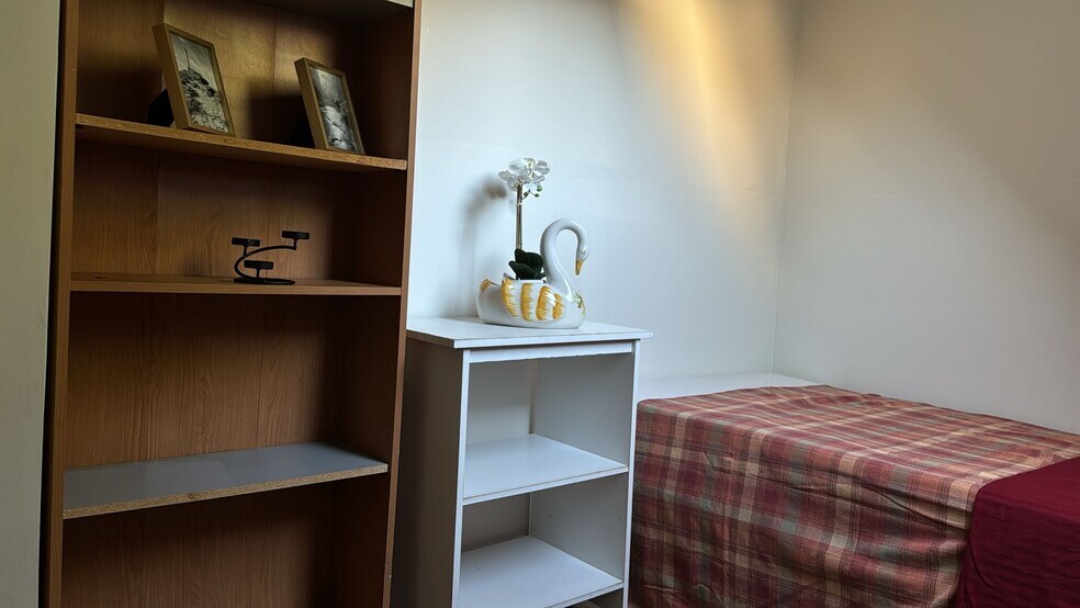 Building Photo - 89 Linden Ave