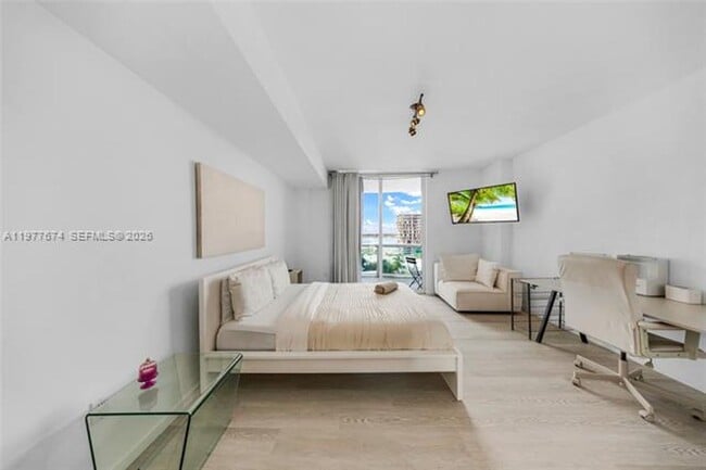 Building Photo - 7910 Harbor Island Dr