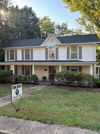Building Photo - Historic charm meets comfortable living with this 4 bedroom home in the heart of Clarksville! Ava...