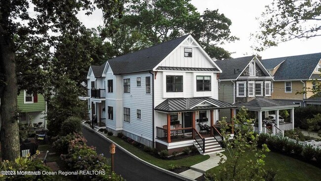 Primary Photo - 704 4th Ave