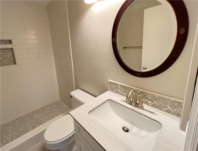 Building Photo - 111 S Island Square Dr