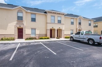 Building Photo - 2861 Club Cortile Cir