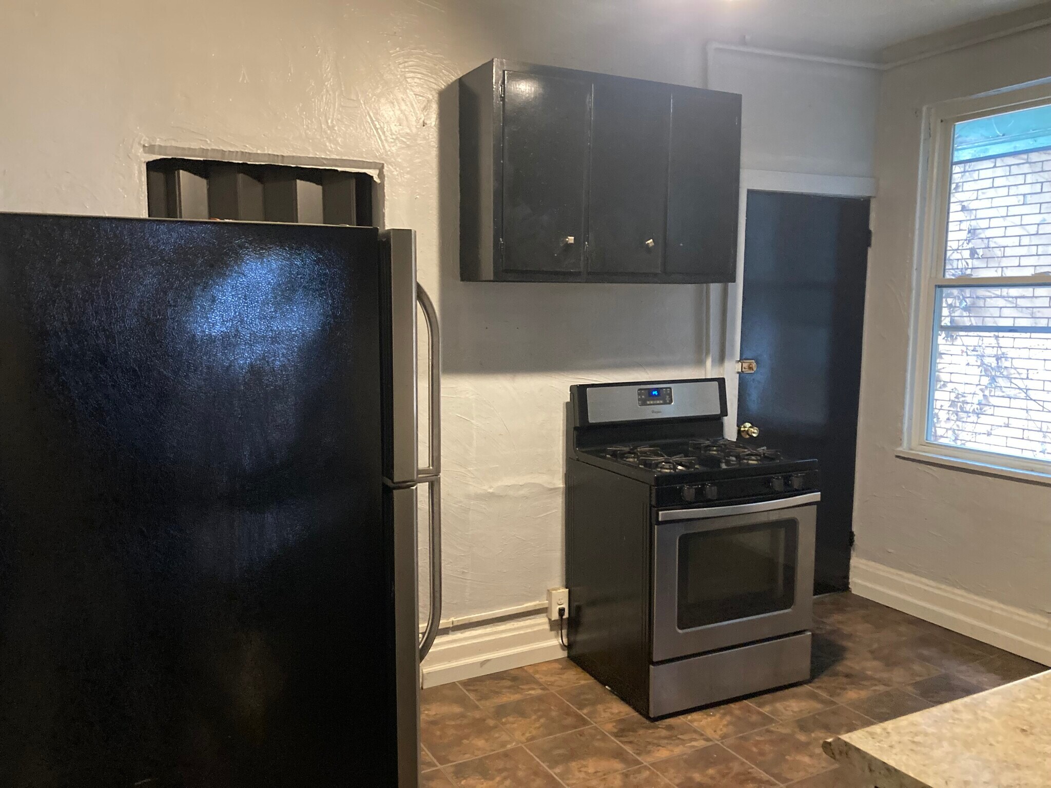 Large kitchen - 406 Grace St