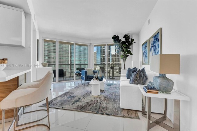 Building Photo - 1300 Brickell Bay Dr