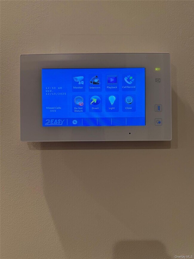 Building Photo - 337 Main St