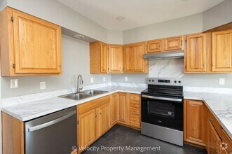 Building Photo - Charming Remodeled Home in Downtown Redmon...