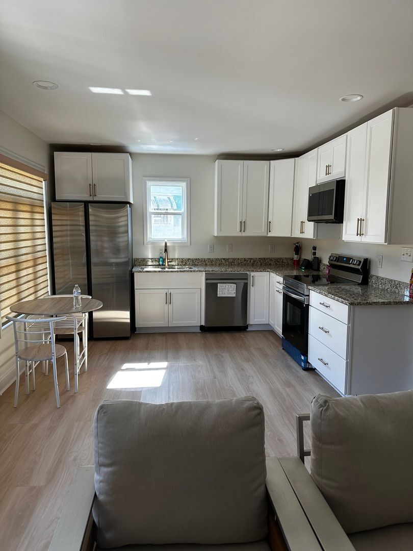 Building Photo - 1211 West Dr