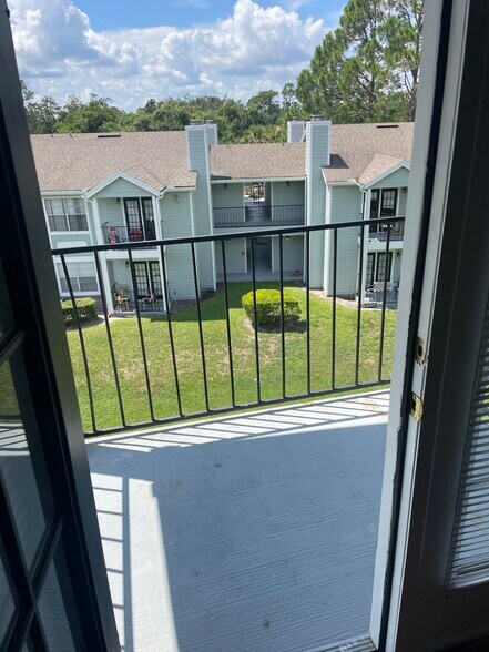 Building Photo - 2550 N Alafaya Trl