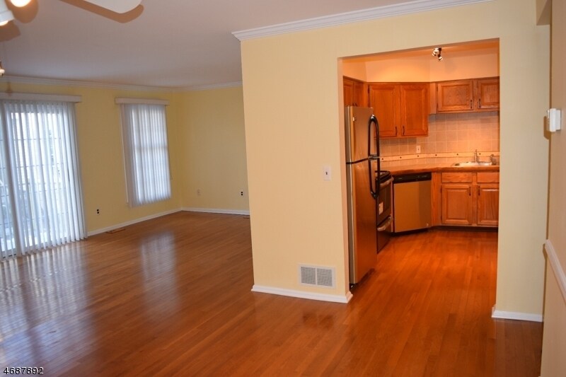 Building Photo - 65 Jamestown Rd