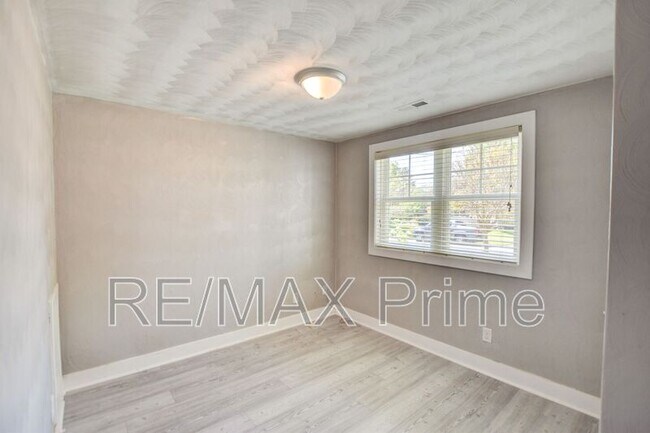 Building Photo - 7304 Major Ave