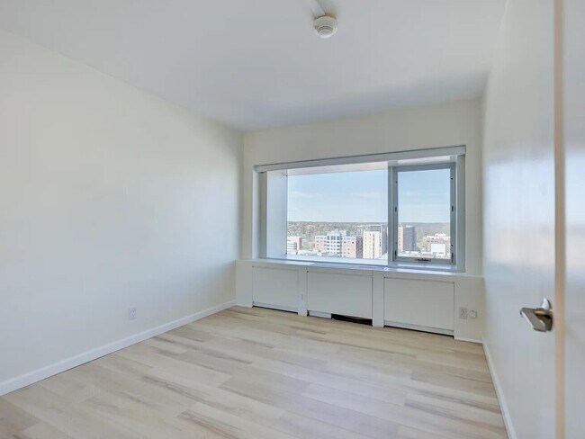 Building Photo - 555 E William St