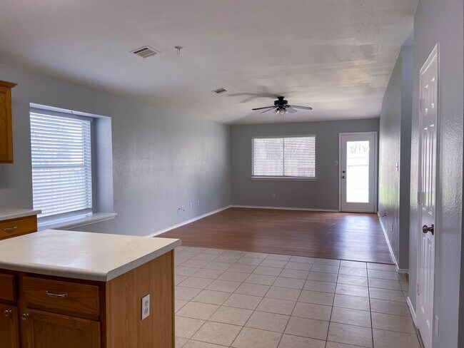 Building Photo - 1004 Stacia's Way
