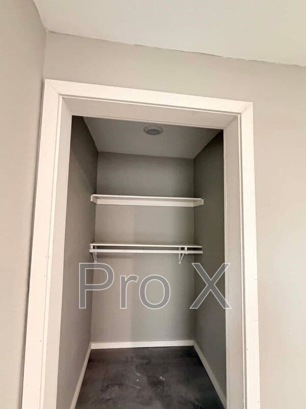 Building Photo - 121 S Byers Ave