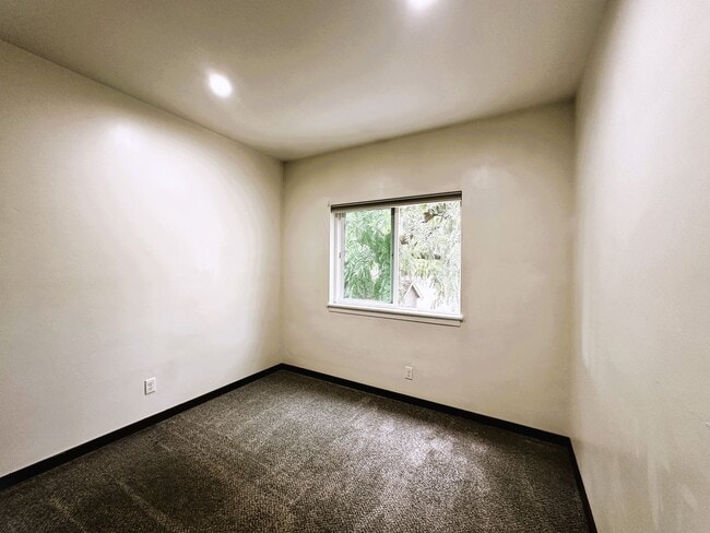 Building Photo - 350 Ridgway Ave., Santa Rosa, Ca. (3-Bedro...