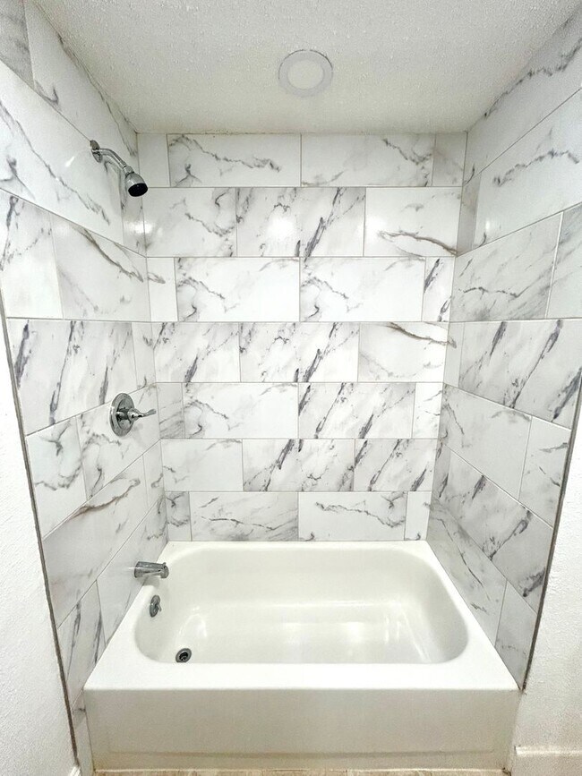 Building Photo - *COMING SOON* 3BR/2BA with Fireplace & 2-Car Garage!