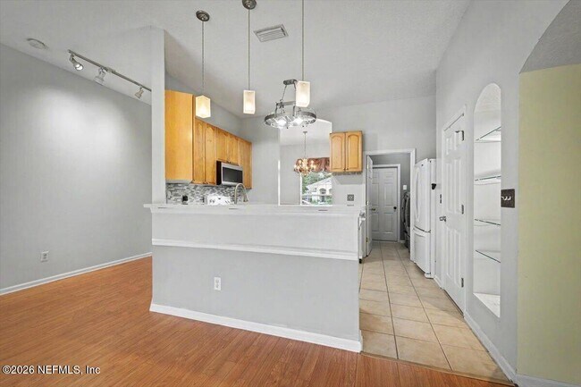 Building Photo - 711 Sid Dr