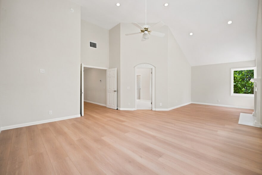 Building Photo - 4324 Park Verdi