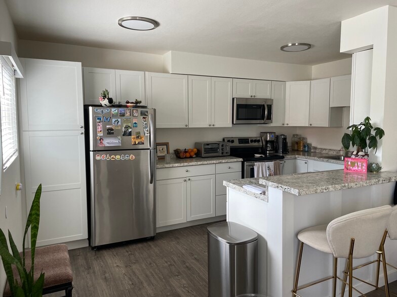 Building Photo - 730 Humbert Ave