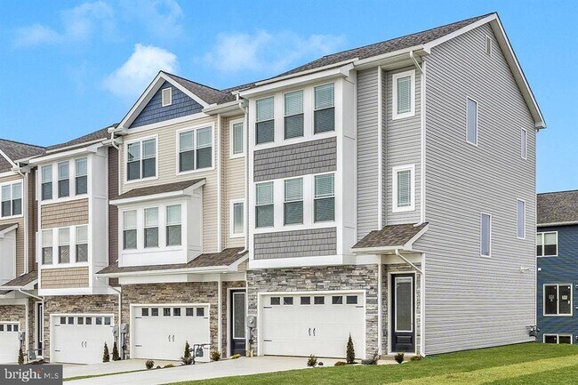 Building Photo - 518 Bartholomew Dr