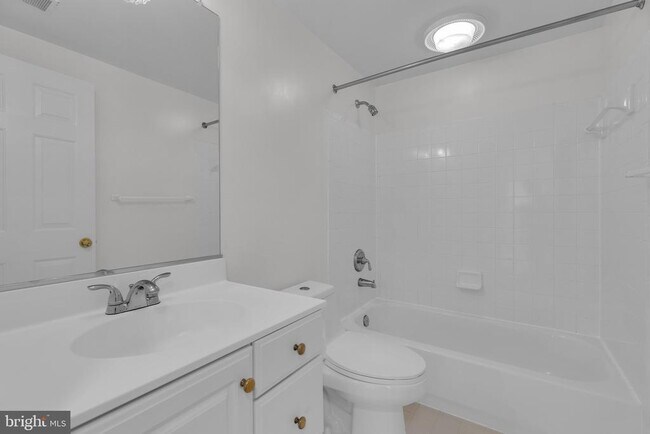 Building Photo - 1814 Fallbrook Ln