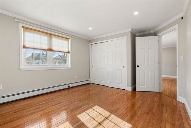 Building Photo - 305 Pine St