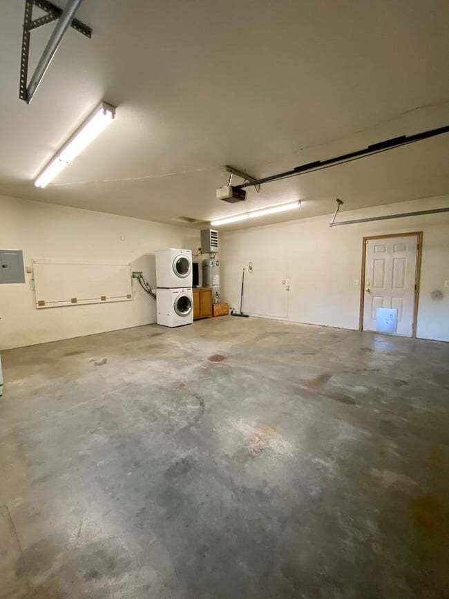 Building Photo - 215 Knight Dr