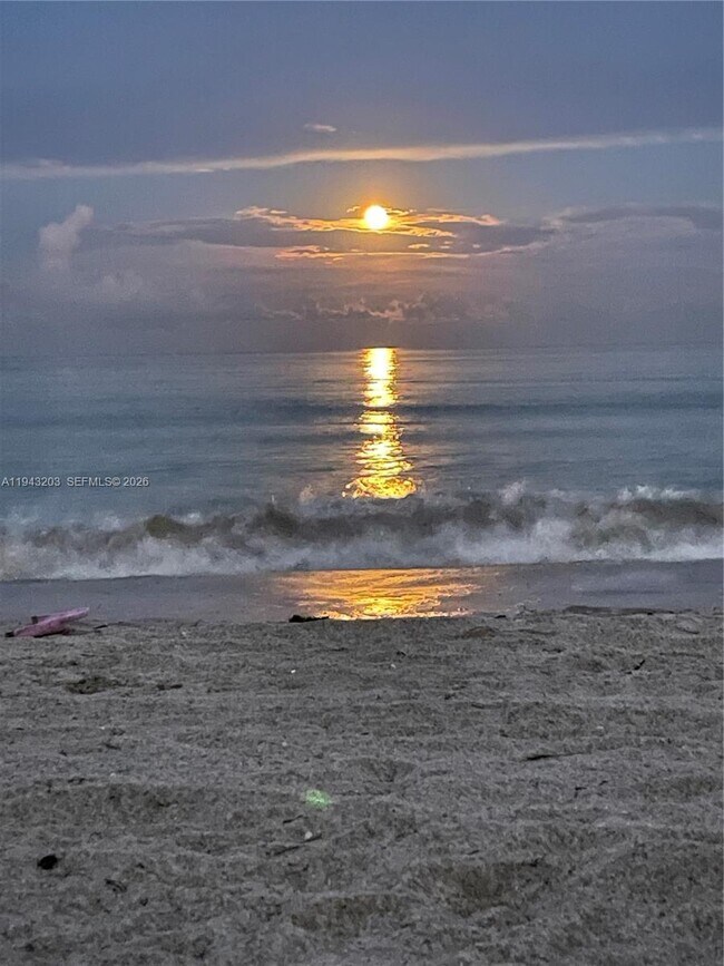 Building Photo - 1625 N 15th Terrace