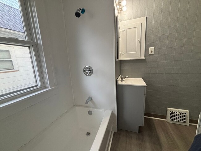 Building Photo - 13817 Bartlett Ave