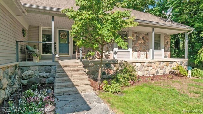 Building Photo - AVAILABLE - Waterfront Home!