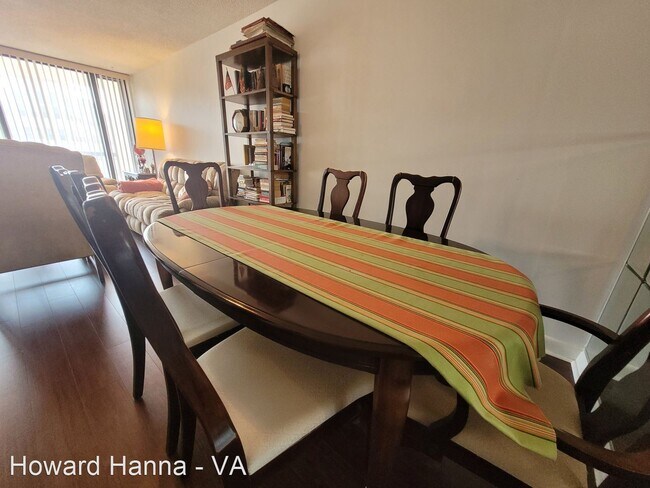 Building Photo - 2 br, 2 bath House - 3288 Page Avenue, #304