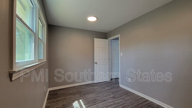 Building Photo - 104 Madison Cir