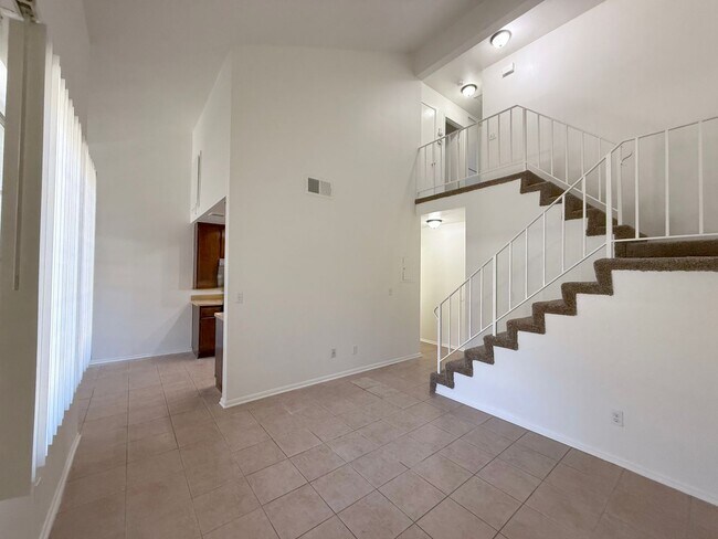 Primary Photo - 2.5 Bed + 1.5 Bath + 2 Car Garage + Centra...